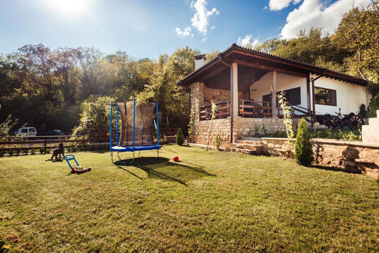 Guest House Hristova Kashta - Христова Къща Cherni Vrukh ภายนอก รูปภาพ
