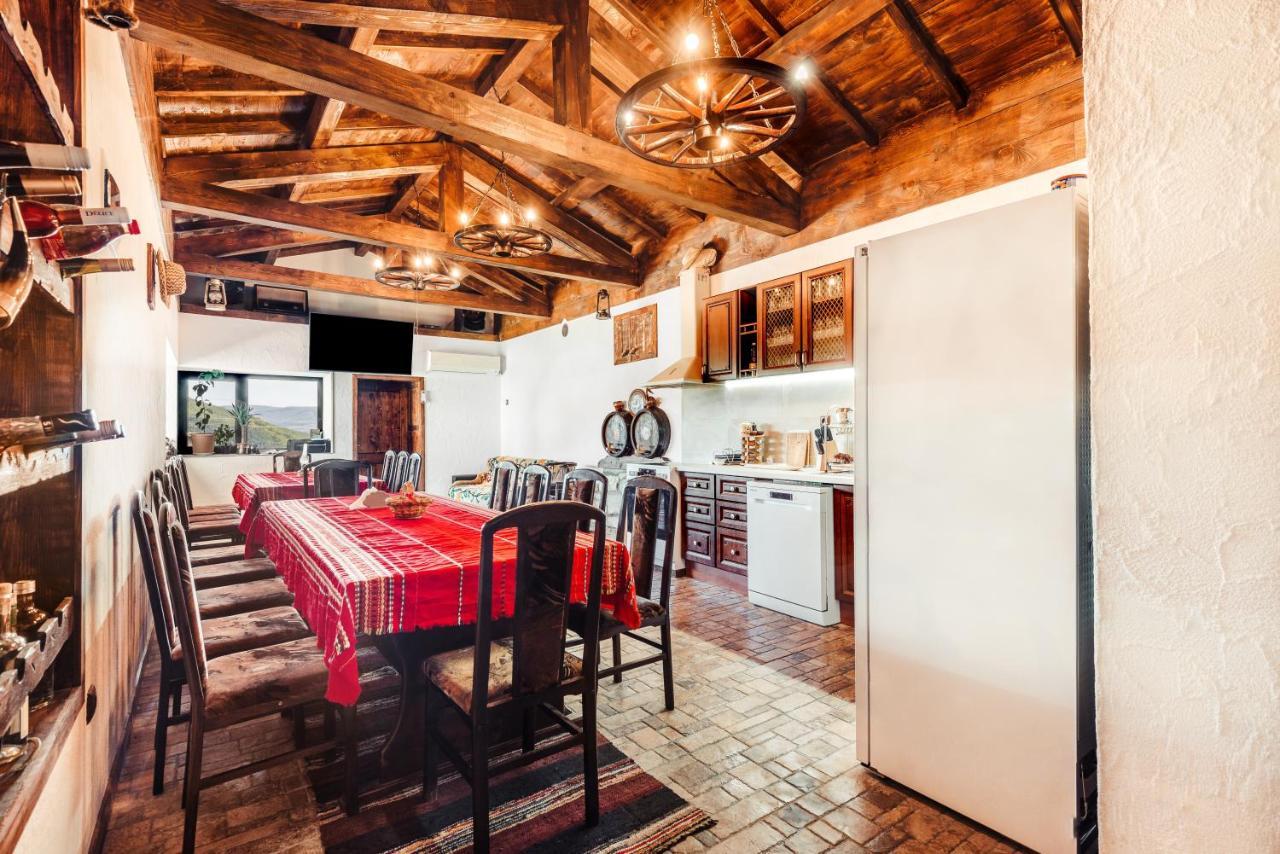 Guest House Hristova Kashta - Христова Къща Cherni Vrukh ภายนอก รูปภาพ