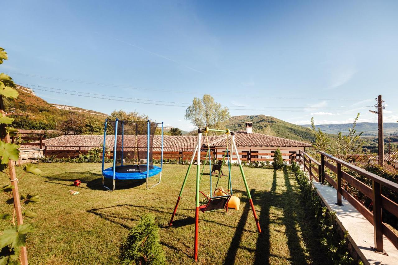 Guest House Hristova Kashta - Христова Къща Cherni Vrukh ภายนอก รูปภาพ