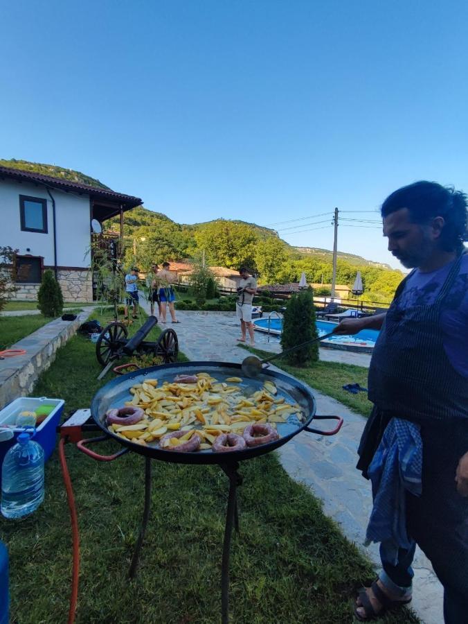 Guest House Hristova Kashta - Христова Къща Cherni Vrukh ภายนอก รูปภาพ