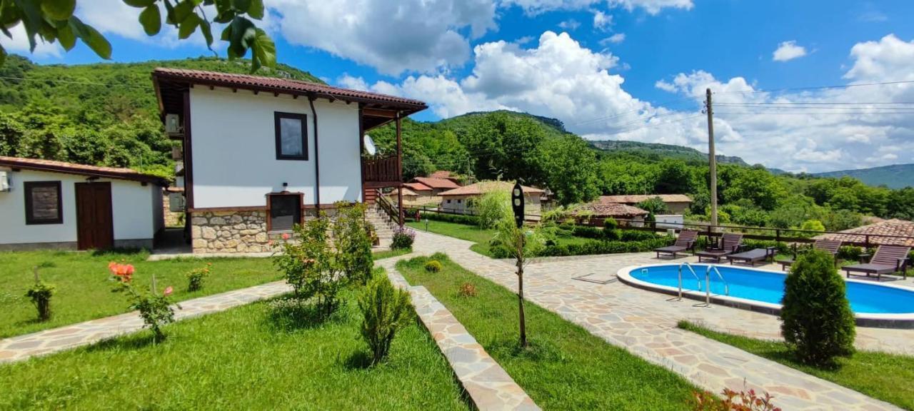 Guest House Hristova Kashta - Христова Къща Cherni Vrukh ภายนอก รูปภาพ